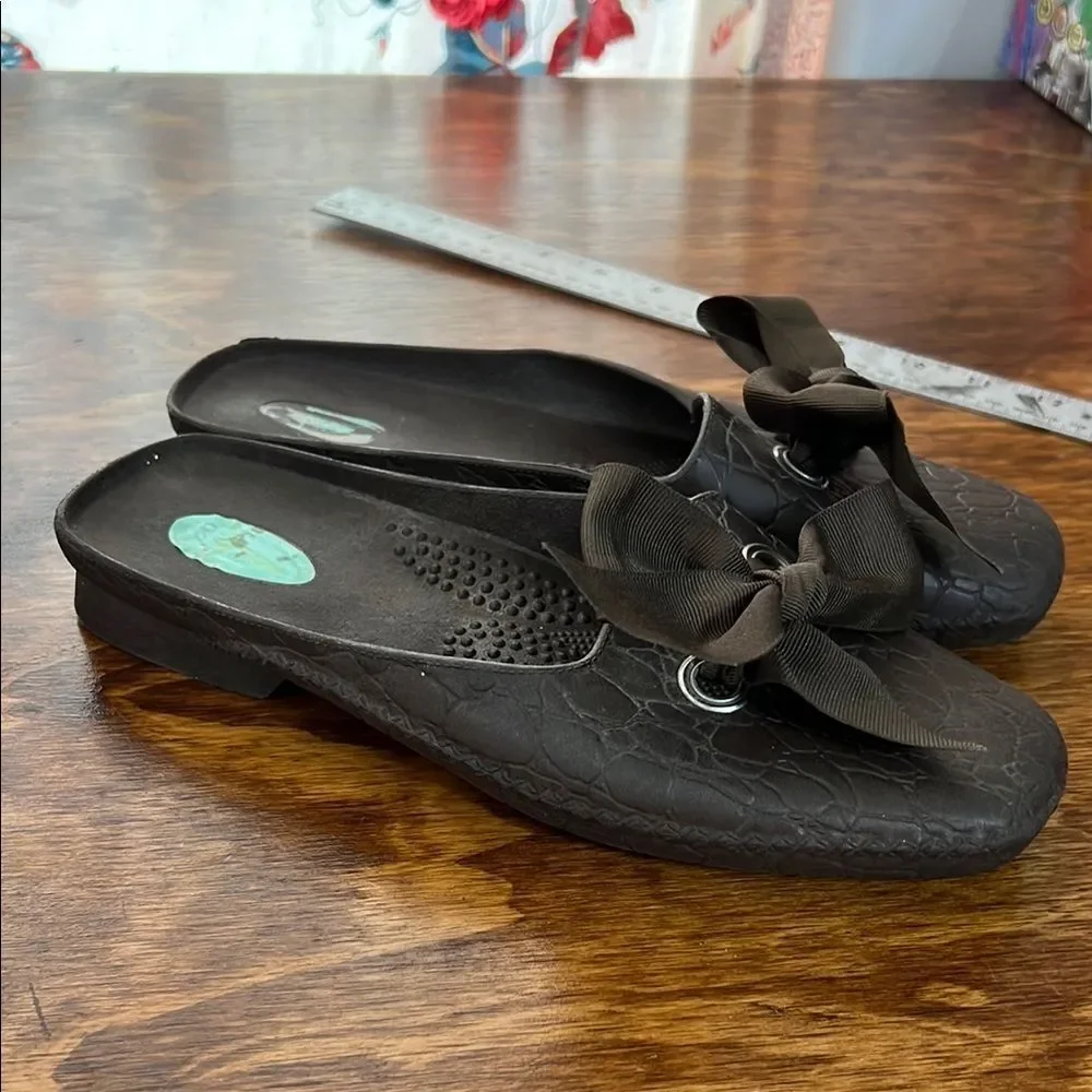 OKA b Black Sandals with Bow Detail